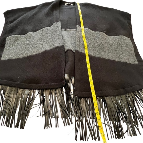PH5 Pure Wool Oversized Square Cape Sweater Poncho with Fringe Bottom S Boho - Picture 10 of 16